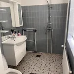 4 Vaerelses Hyggeligt Hus - 5 *