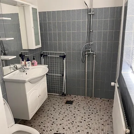 4 Vaerelses Hyggeligt Hus - 5 *