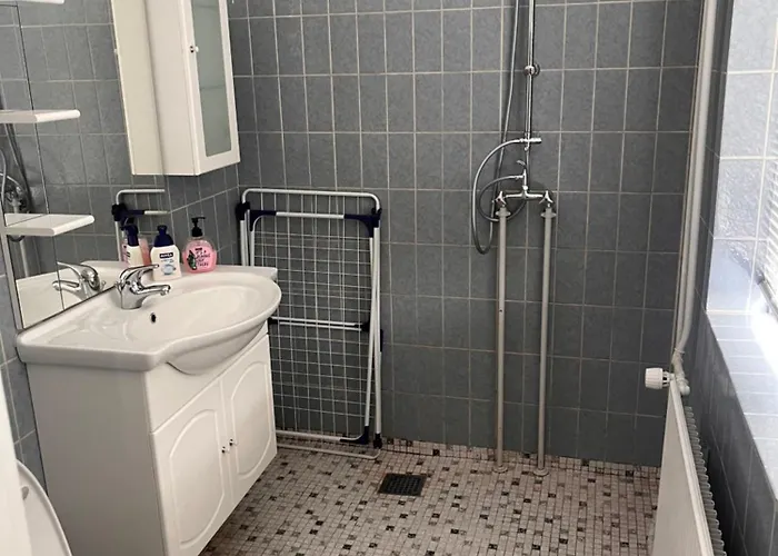 4 Vaerelses Hyggeligt Hus - 5 *